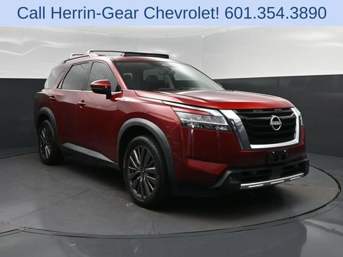 Used 2023 Nissan Pathfinder SL w/ SL Premium Package FWD image 9