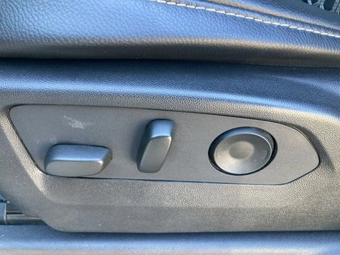 Used 2024 Chevrolet Silverado 2500 Custom w/ Custom Value Package image 33