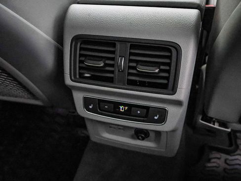 Used 2022 Audi Q5 e Prestige w/ Prestige Package image 22