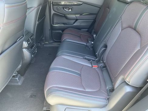 Certified 2025 Honda Pilot Black Edition image 15