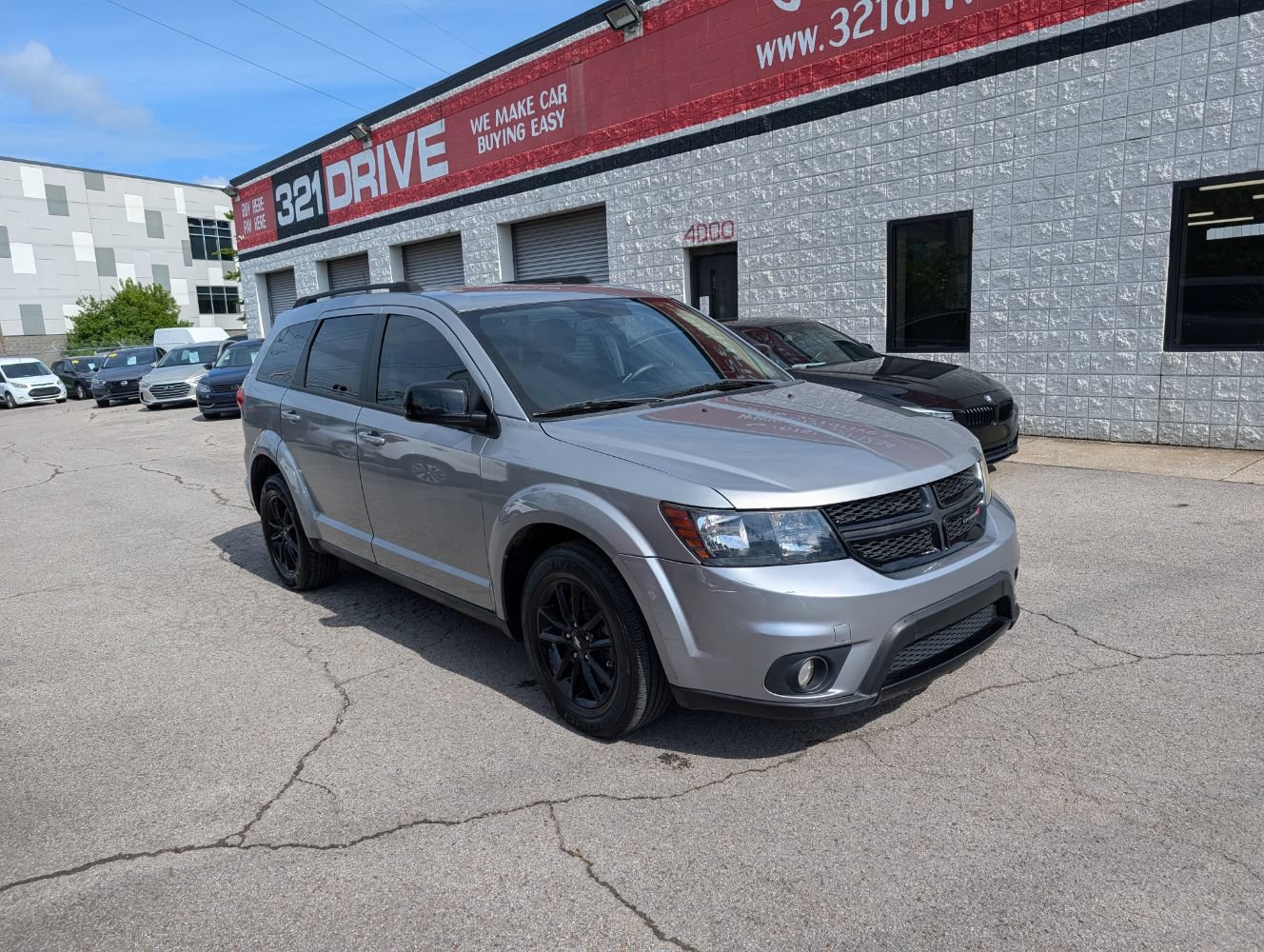 Used 2019 Dodge Journey SE w/ Connectivity Group FWD image 1