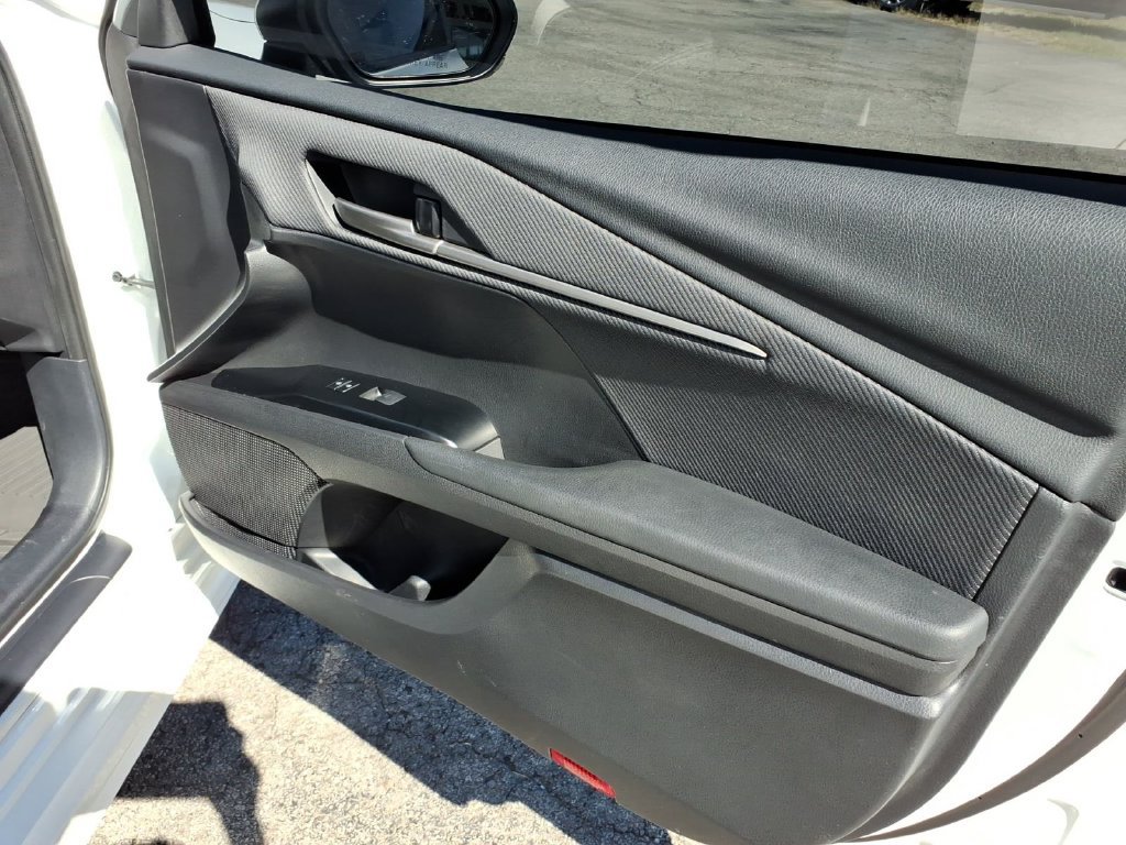 Used 2025 Toyota Camry SE w/ Convenience Package FWD image 11