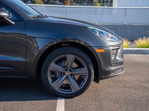 Certified 2026 Porsche Macan AWD/4WD image 9