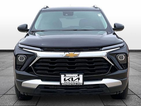 Used 2025 Chevrolet TrailBlazer LT AWD/4WD image 3