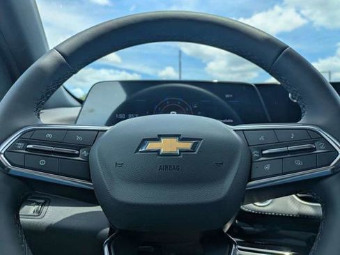 New 2026 Chevrolet Equinox LT w/ Convenience Package II FWD image 33