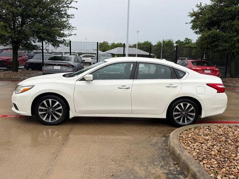 Used 2016 Nissan Altima 2.5 SV FWD image 2