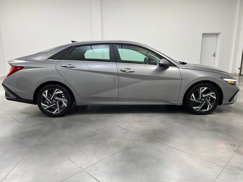 Used 2025 Hyundai Elantra SEL image 8