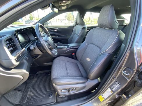 Used 2023 Toyota Crown XLE AWD/4WD image 11