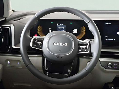 Used 2025 Kia Sorento S w/ Panoramic Sunroof Package FWD image 39