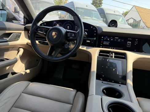 Used 2022 Porsche Taycan 4S image 17