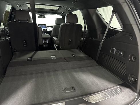 Used 2024 Chevrolet Tahoe Z71 w/ Luxury Package AWD/4WD image 37