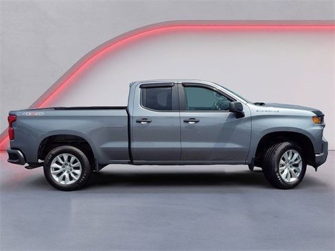Used 2022 Chevrolet Silverado 1500 Custom image 2