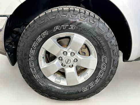 Used 2010 Nissan Frontier SE w/ SE Value Truck Pkg image 7