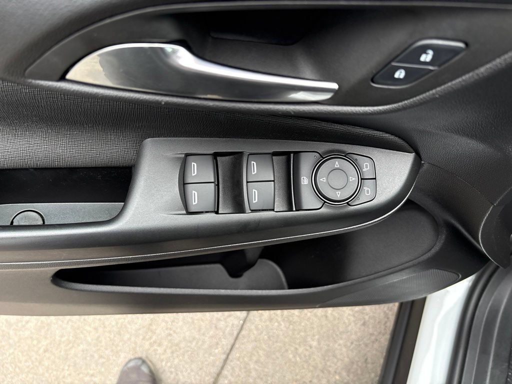 Used 2025 Buick Envista Preferred FWD image 14