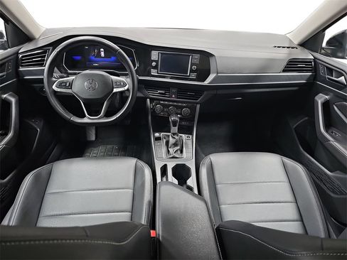 Used 2024 Volkswagen Jetta SE image 9