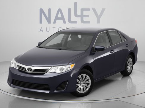 Used 2012 Toyota Camry SE FWD image 10