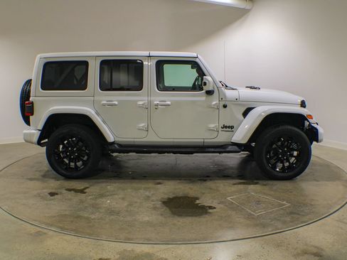 Used 2021 Jeep Wrangler Unlimited Sahara AWD/4WD image 7
