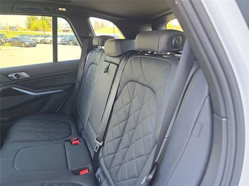 Used 2024 BMW X5 xDrive50e AWD/4WD image 16