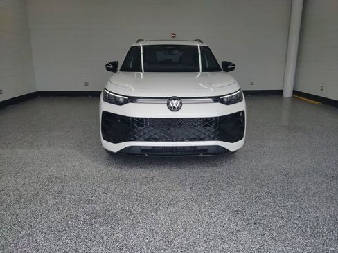 New 2026 Volkswagen Tiguan SE R-Line image 2