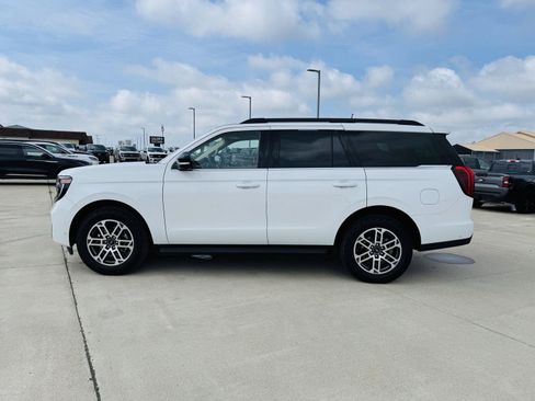 Used 2025 Ford Expedition Active AWD/4WD image 37