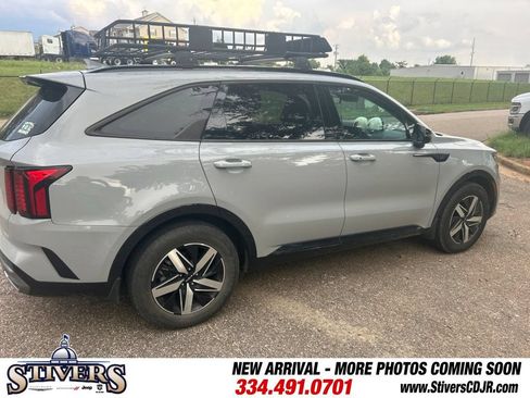 Used 2023 Kia Sorento EX FWD image 9