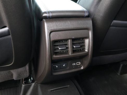 Used 2025 Cadillac XT4 Sport w/ Technology Package image 17