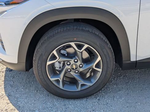 New 2026 Chevrolet Trax LT w/ Driver Confidence Package FWD image 7