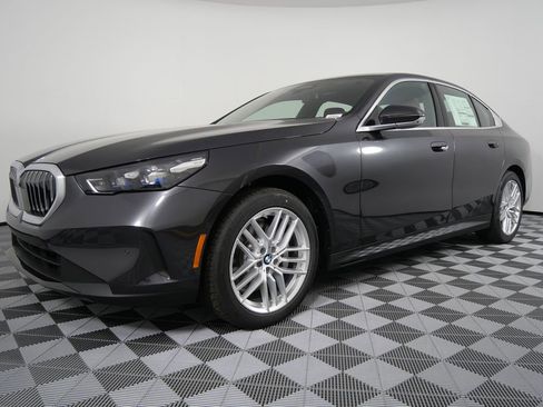 Used 2025 BMW 530i xDrive 530i xDrive image 9