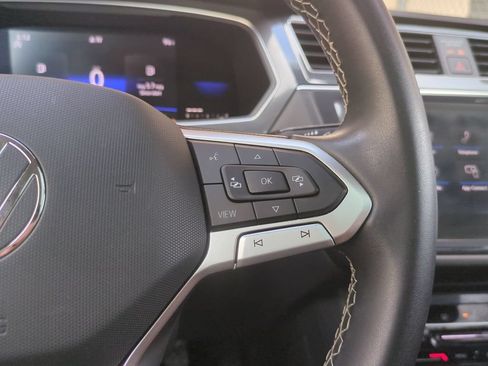 Used 2022 Volkswagen Tiguan SE w/ Panoramic Sunroof Package FWD image 36