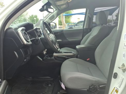 Used 2018 Toyota Tacoma SR5 RWD image 22
