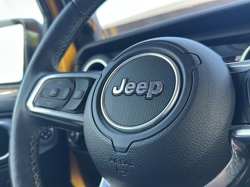 Used 2019 Jeep Wrangler Unlimited Sahara w/ Uconnect 4C Nav & Sound Group image 29