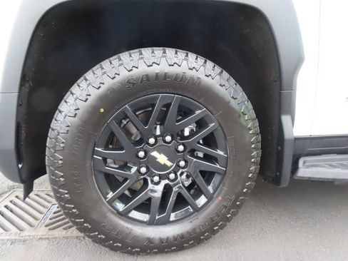 Certified 2024 Chevrolet Silverado EV W/T AWD/4WD image 9