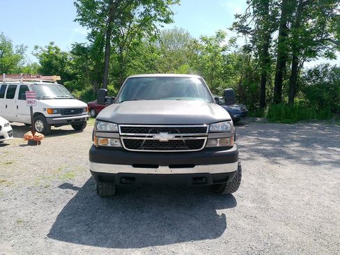 Used 2006 Chevrolet Silverado 2500 W/T w/ Skid Plate Package AWD/4WD image 3