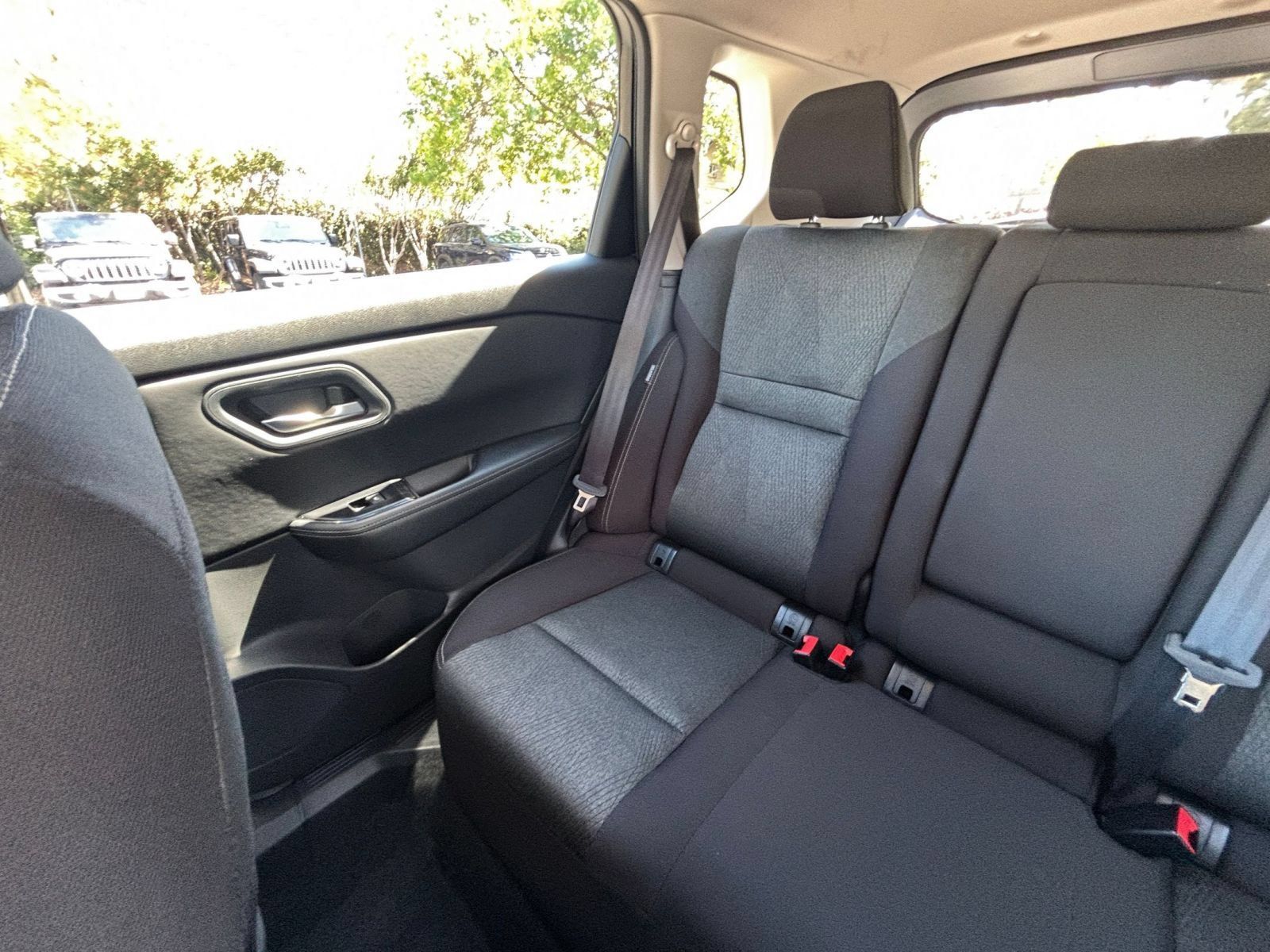 Used 2025 Nissan Rogue SV AWD/4WD image 40