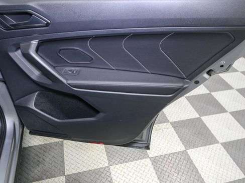 Used 2022 Volkswagen Tiguan SE image 23