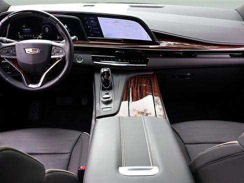 Used 2024 Cadillac Escalade Premium Luxury w/ Performance Package image 15