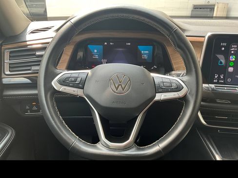 Used 2025 Volkswagen Atlas SE FWD image 3