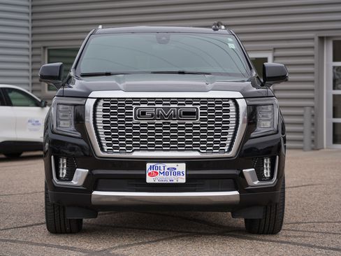 Used 2021 GMC Yukon XL Denali w/ Denali Premium Package image 9