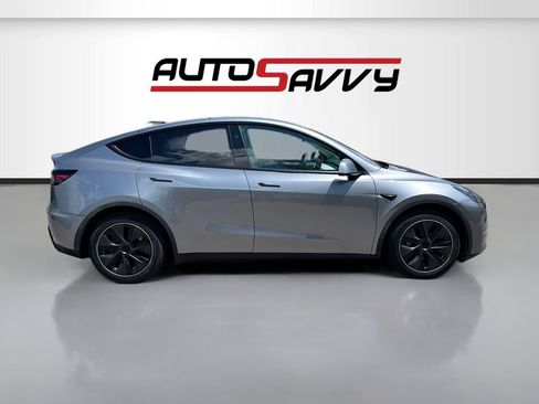 Used 2024 Tesla Model Y Long Range AWD/4WD image 8