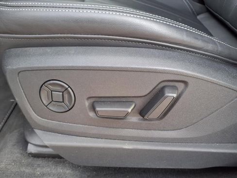 Certified 2023 Audi e-tron Premium Plus w/ Premium Plus Package image 10