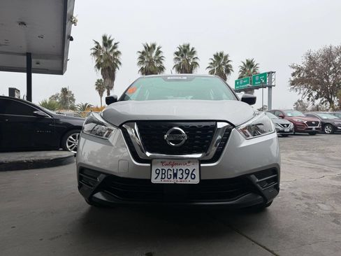 Used 2020 Nissan Kicks S image 4