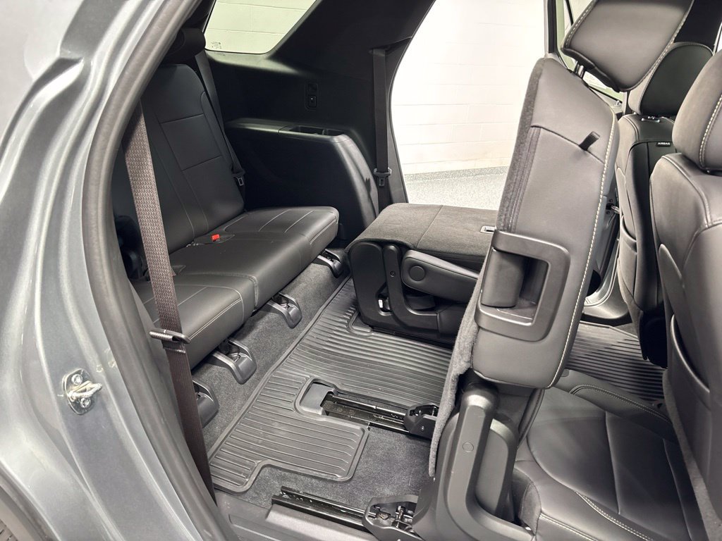 Used 2023 Chevrolet Traverse LT w/ LT Premium Package AWD/4WD image 47