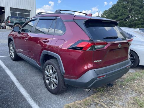 Used 2019 Toyota RAV4 XLE Premium w/ Cold Weather Package FWD image 3