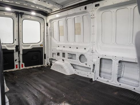 Used 2018 Ford Transit 250 148 Medium Roof RWD image 26