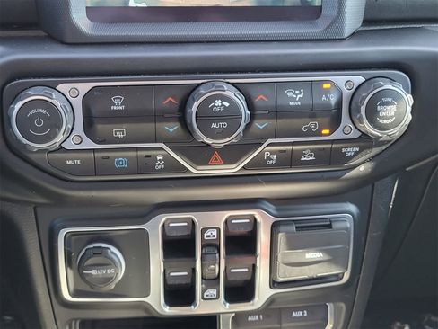 Used 2021 Jeep Wrangler Unlimited Sahara image 21