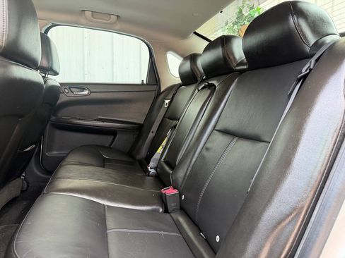 Used 2008 Chevrolet Impala LTZ FWD image 30