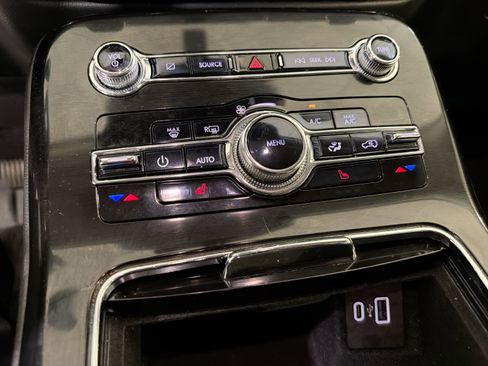 Used 2022 Lincoln Nautilus FWD w/ Premium Package image 20