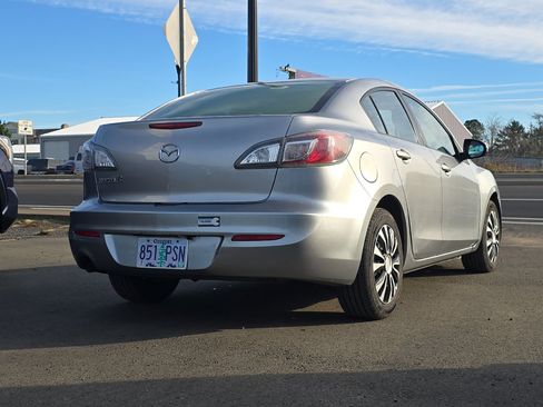 Used 2013 MAZDA MAZDA3 i SV w/ Convenience Pkg image 4