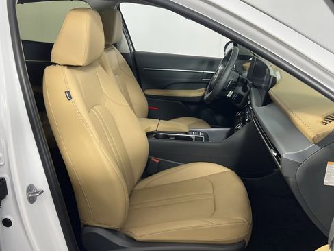 Used 2025 Hyundai Sonata Limited w/ Winter Weather Package image 31