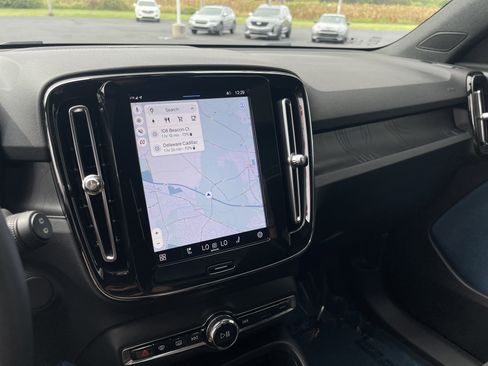 Used 2023 Volvo XC40 Recharge Ultimate w/ Protection Package Premier image 11